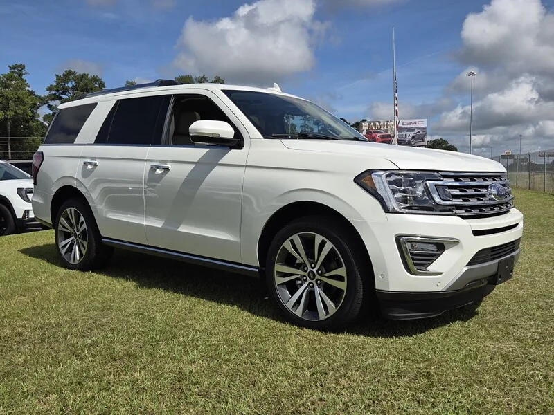 Used 2021 White Metallic FORD LIMITED image 1