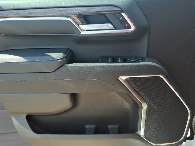 New 2026 Summit White Chevrolet RST image 13