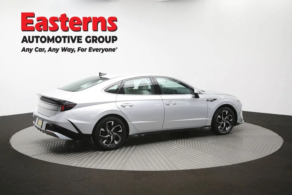 Used 2025 Silver Hyundai SEL image 43
