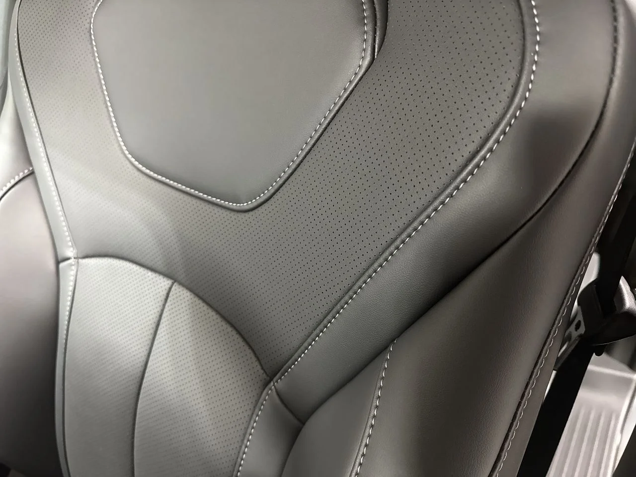 Certified Used 2026 Harbor Gray INFINITI LUXE image 17
