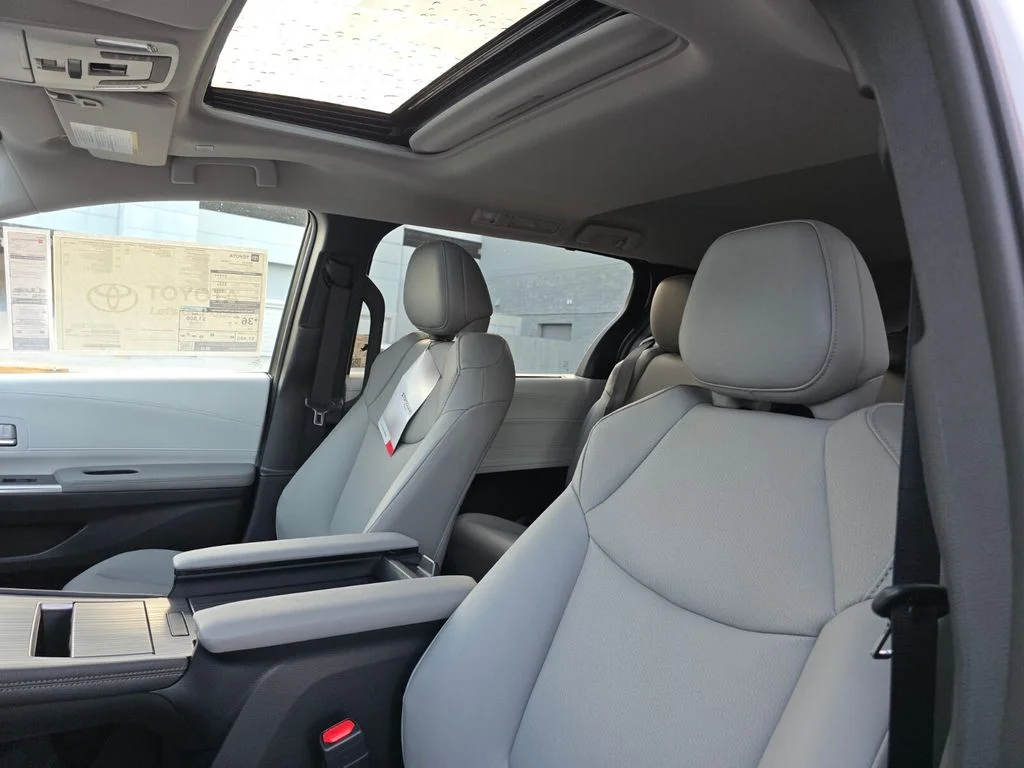 New 2026 Wind Chill Pearl <sup>1</sup> Toyota  XLE image 25