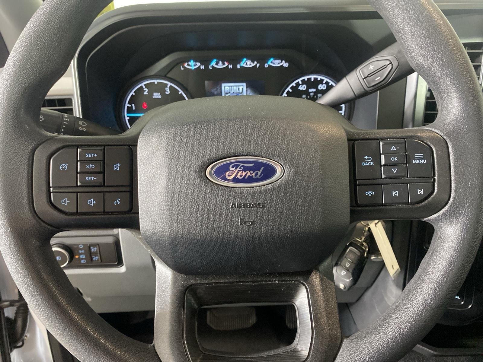 Used 2025 Oxford White Ford XLT image 36