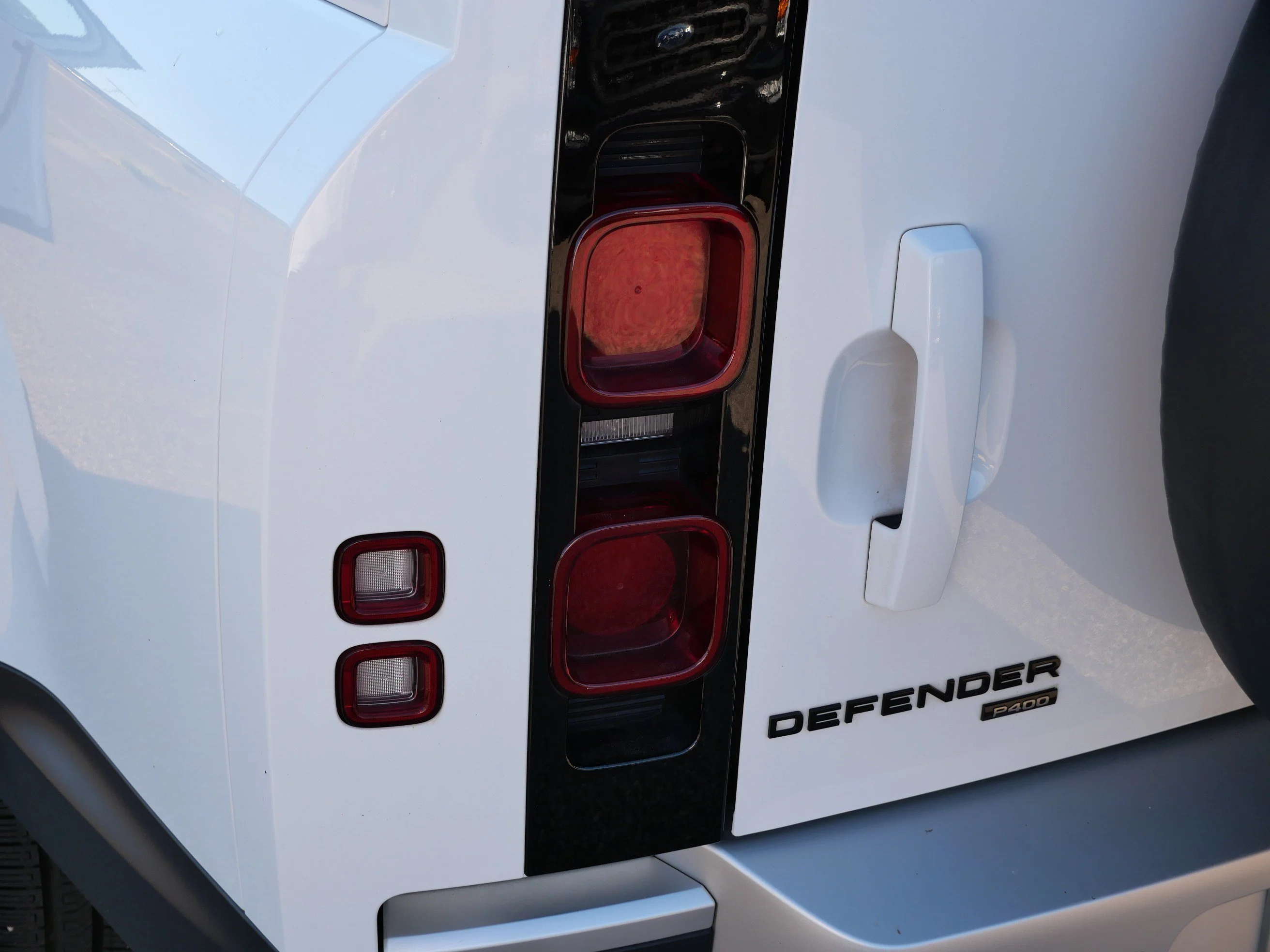 Used 2023 Fuji White Land Rover SE image 17