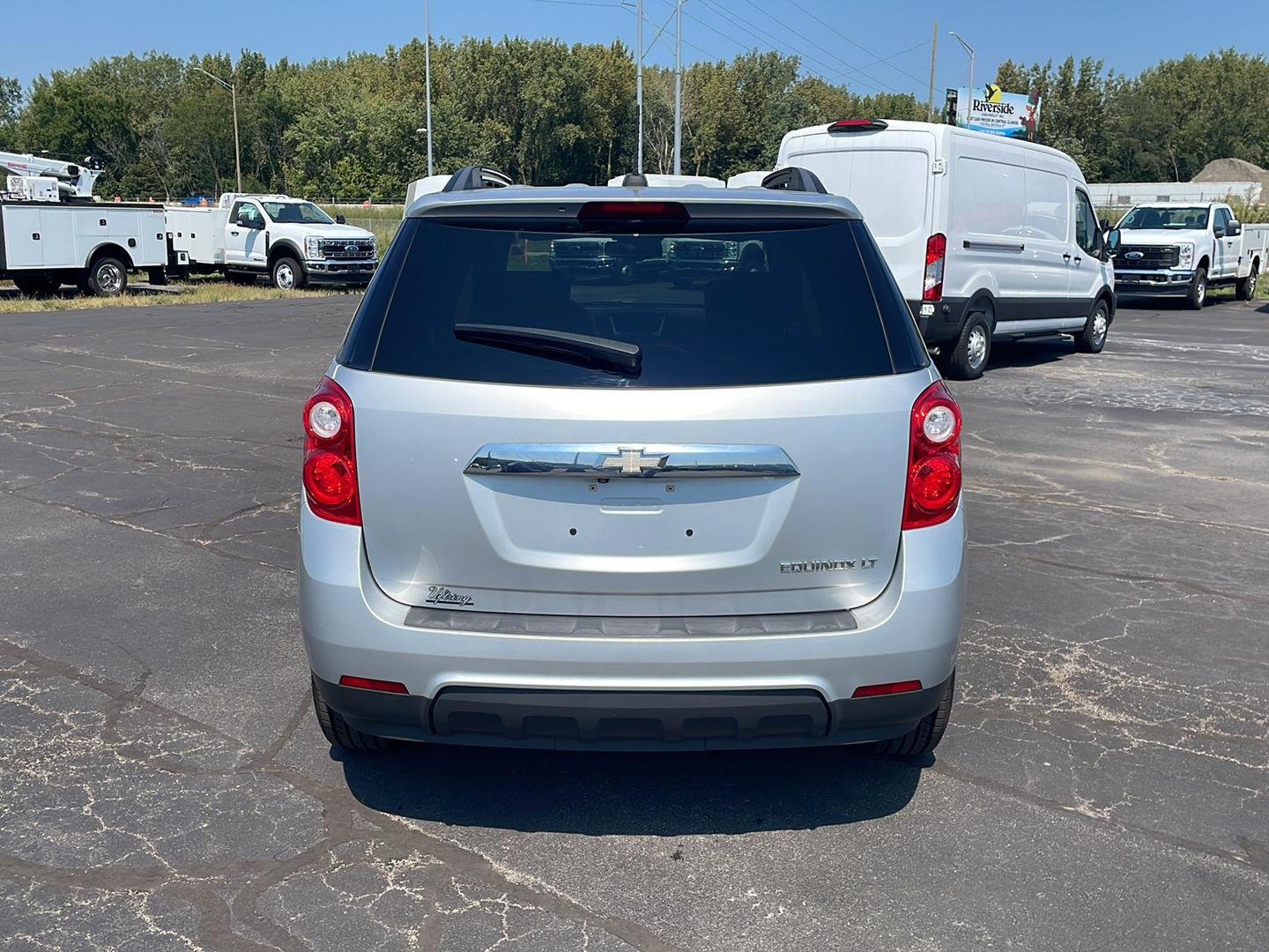 Used 2015 Silver Ice Metallic Chevrolet LT image 4