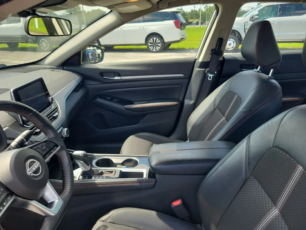 Used 2024 White Nissan 2.5 SR image 19