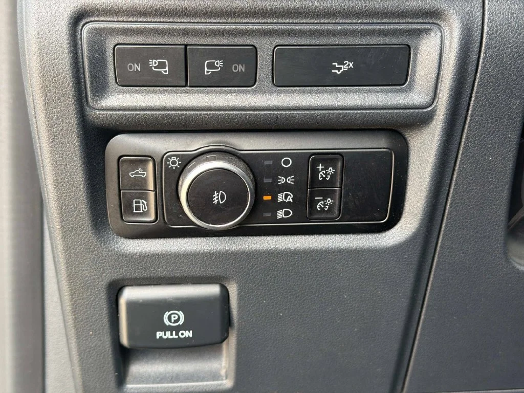 Used 2023 Silver Metallic Ford XLT image 33