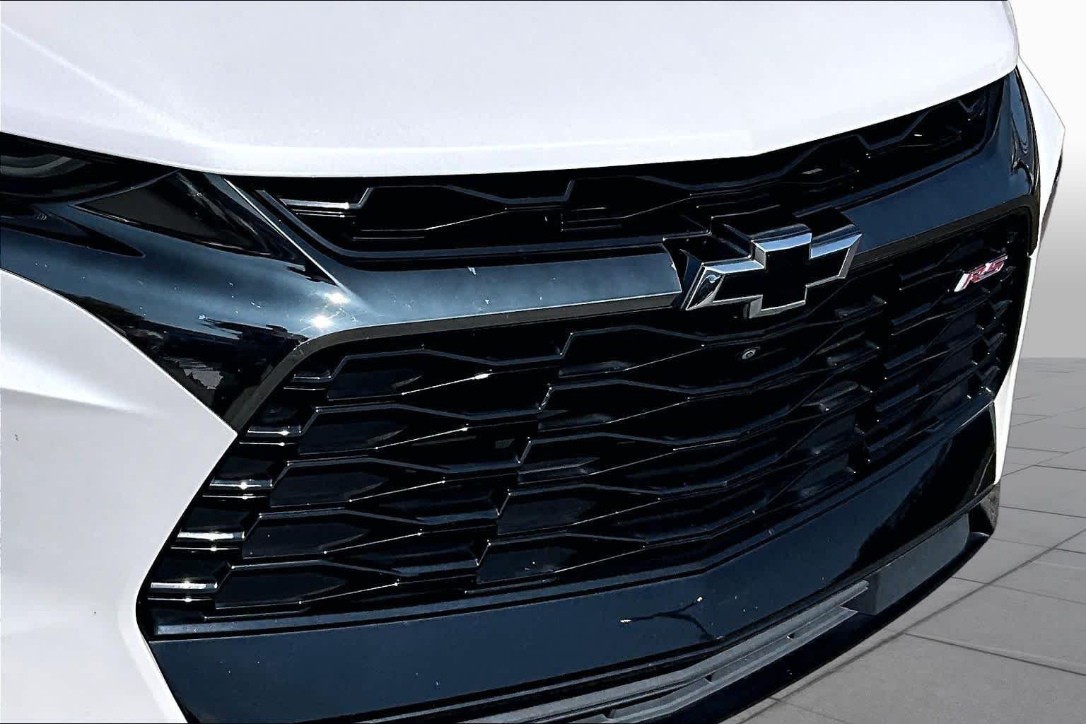 Used 2020 Iridescent Pearl Tricoat Chevrolet RS image 30
