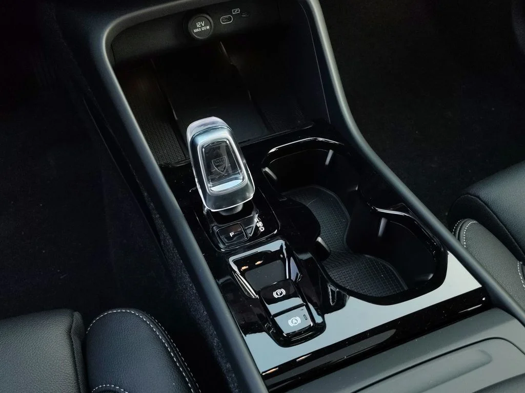 2026 Volvo XC40 Plus - Photo 33