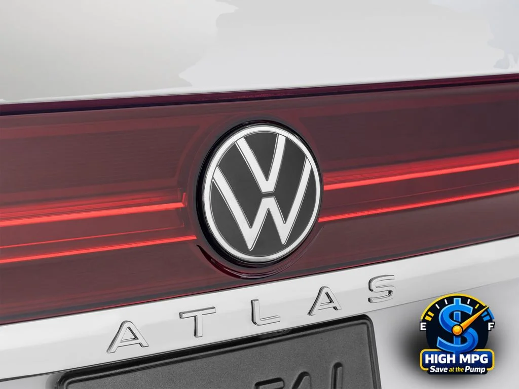 Used 2024 White Volkswagen 2.0T SE w/Technology image 59