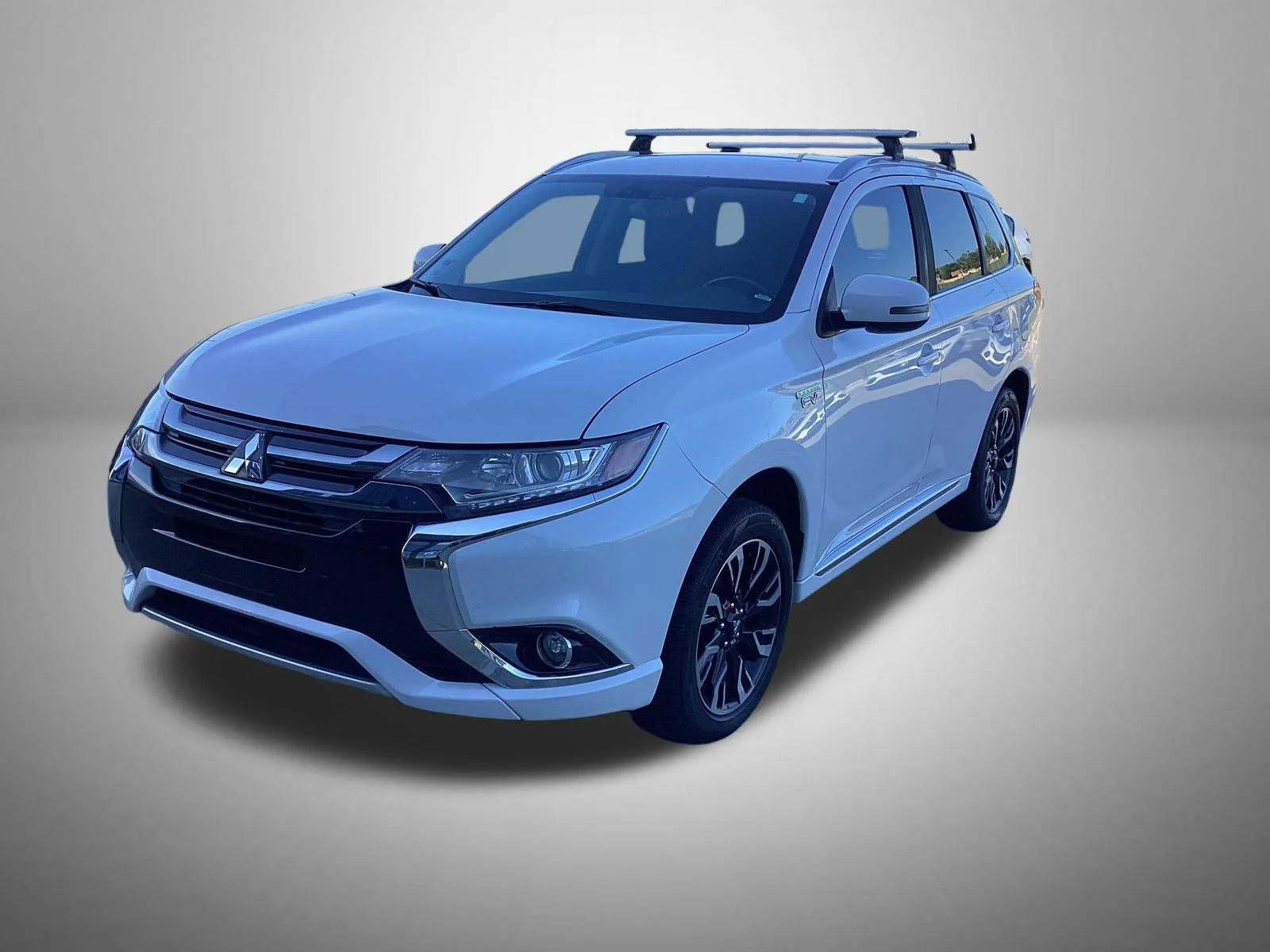 Used 2018 White Mitsubishi GT image 1