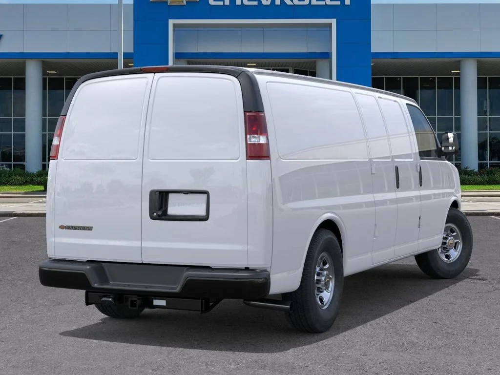 New 2025 Summit White Chevrolet WT image 4