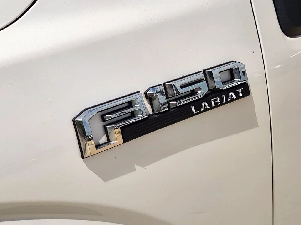 Used 2018 White Platinum Metallic Tri-Coat Ford LARIAT image 14