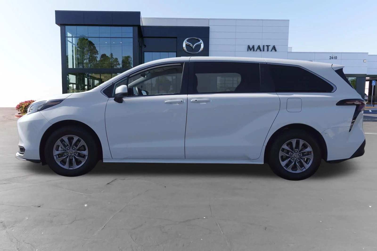 Used 2025 Ice Cap Toyota LE image 6