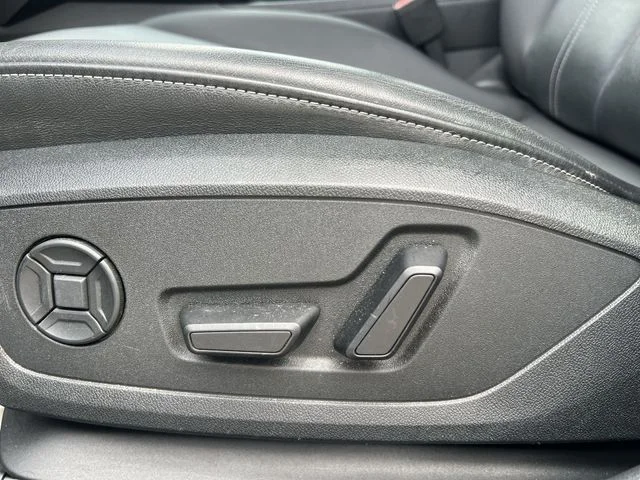 Used 2024  Audi 40 Premium image 35