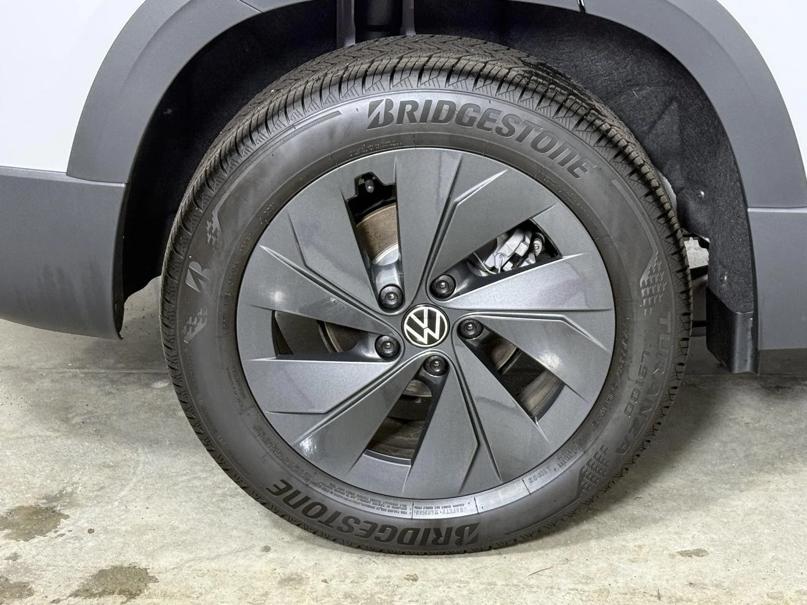 New 2027 Pure White Volkswagen S image 17