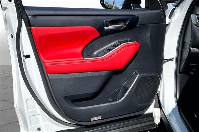 Certified Used 2024 WIND CHILL PEARL Toyota  image 21
