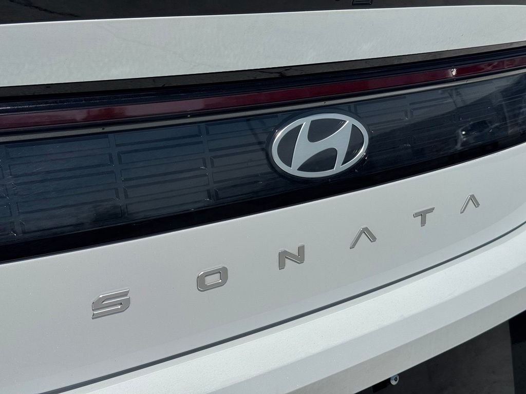 Used 2025 White Hyundai SEL image 13