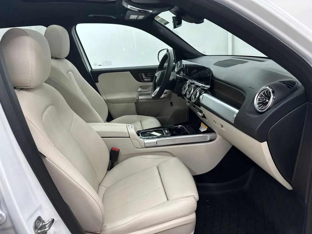 New 2026 White Mercedes-Benz GLB 250 image 26