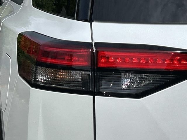 New 2026 Everest White Pearl TriCoat Nissan Rock Creek® image 12