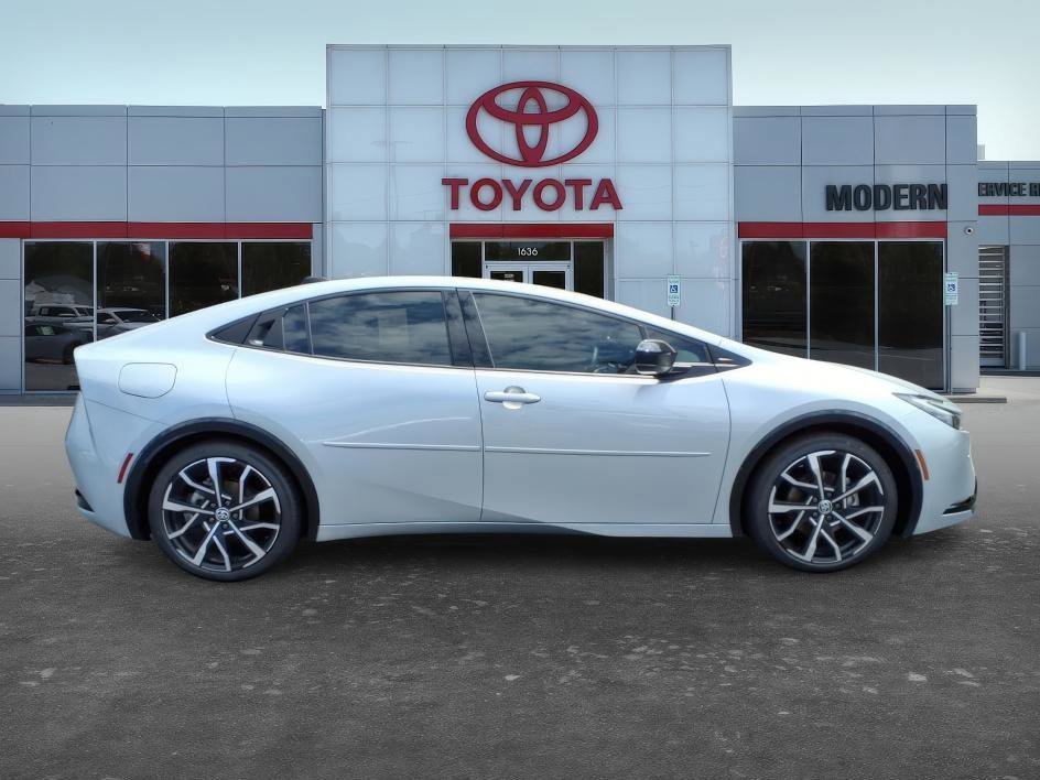 Used 2026 Cutting Edge Toyota XSE image 7