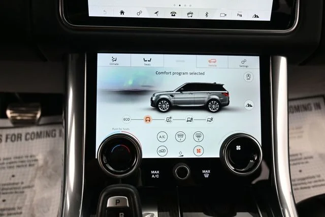 Used 2022 Black Land Rover HSE Silver Edition image 24