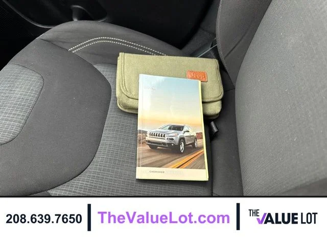 Used 2016 Red Jeep Latitude image 27