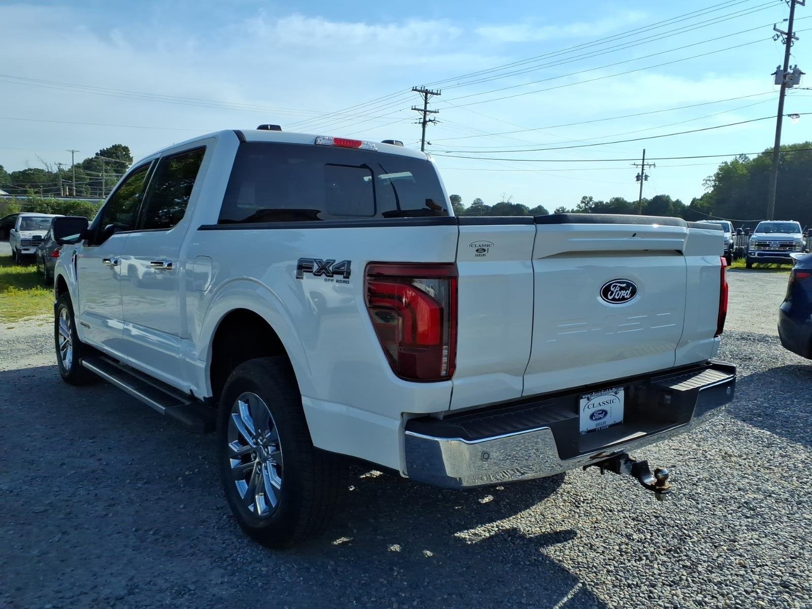 Used 2025 Star White Metallic Tri-Coat Ford LARIAT image 4