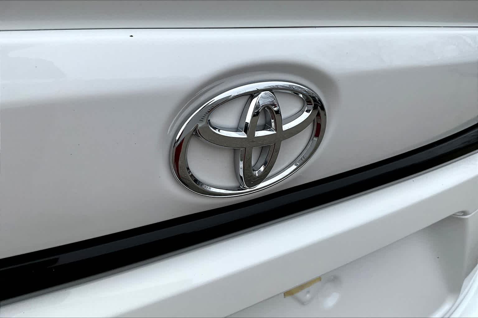 Used 2024 Ice Cap Toyota SE image 29