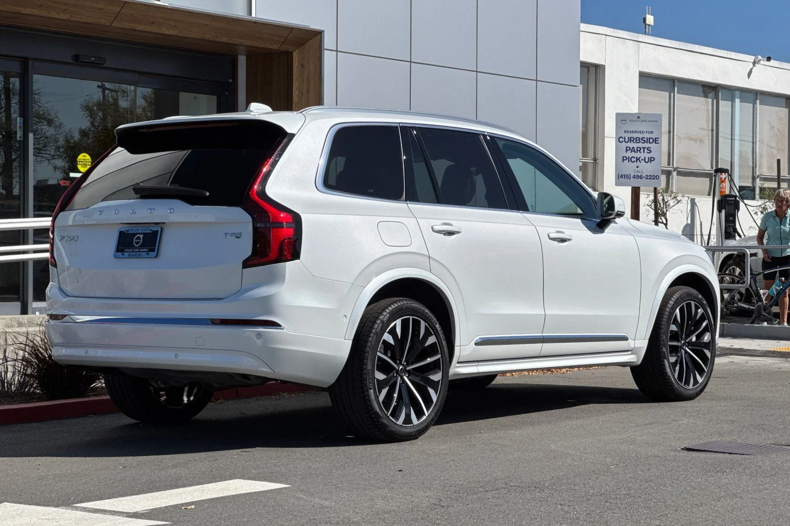 Certified Used 2025 Crystal White Pearl Volvo T8 (2025.5) Plus 7-Seater image 2