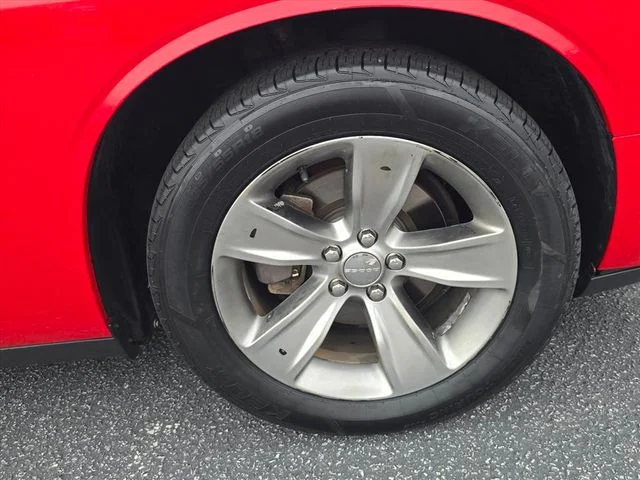 Used 2017 Red Dodge SXT image 32