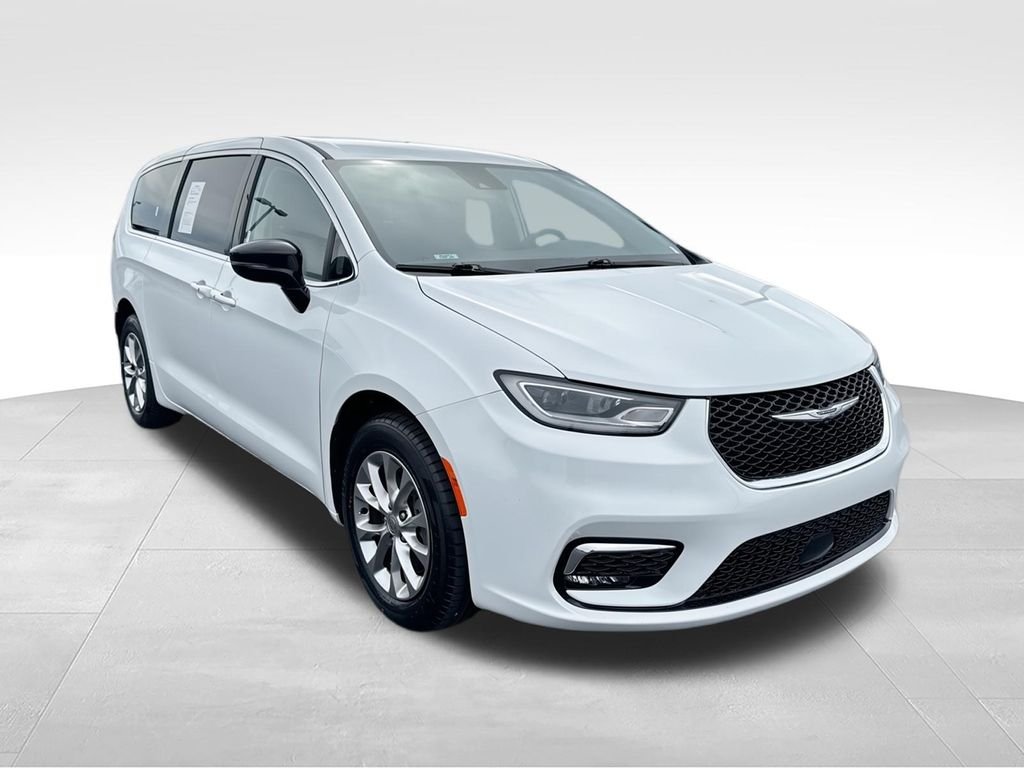 Used 2024 White Chrysler Touring L image 2