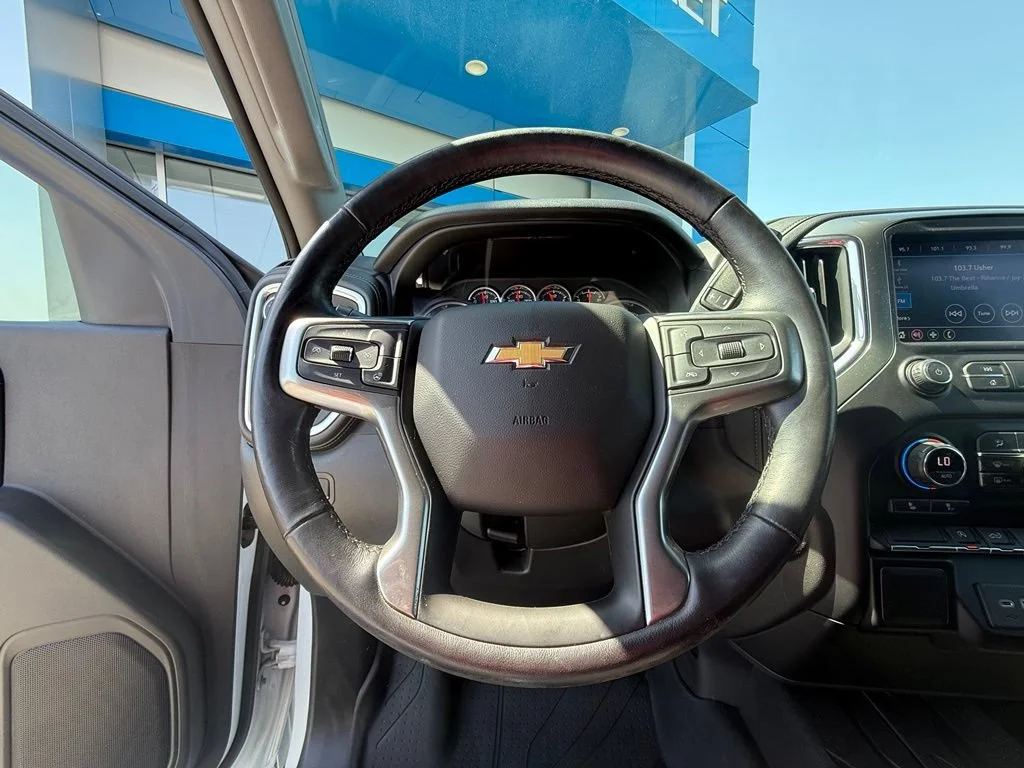 Used 2020 SUMMIT WHITE Chevrolet LT image 19