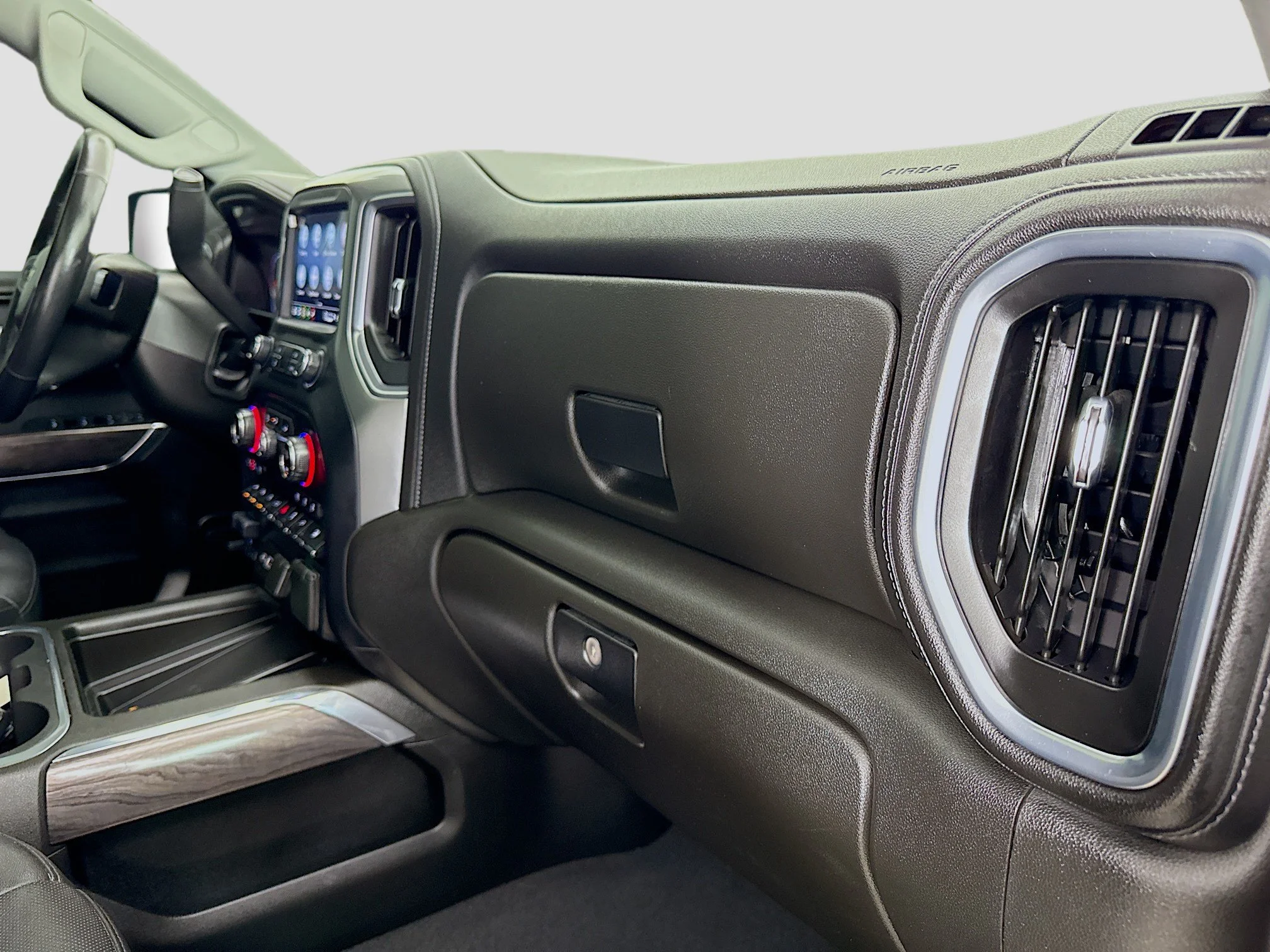 Used 2021 IRIDESCENT PEARL TRICOAT Chevrolet LTZ image 33