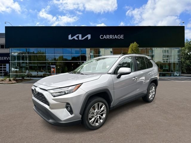 Used 2023 Silver Toyota XLE Premium image 4
