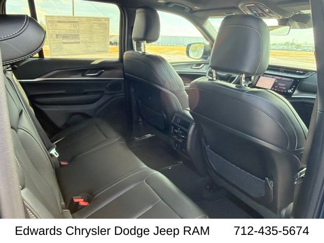 New 2027 Fathom Blue Pearlcoat Jeep Limited image 29