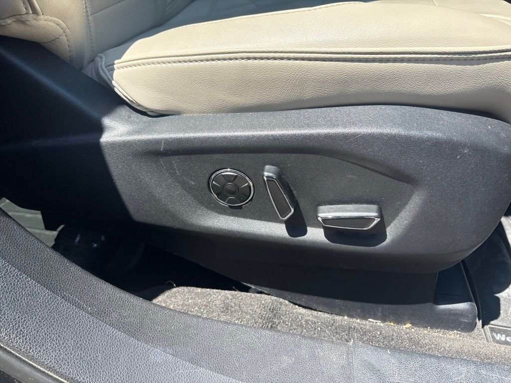 Used 2016 Black Ford Platinum image 31