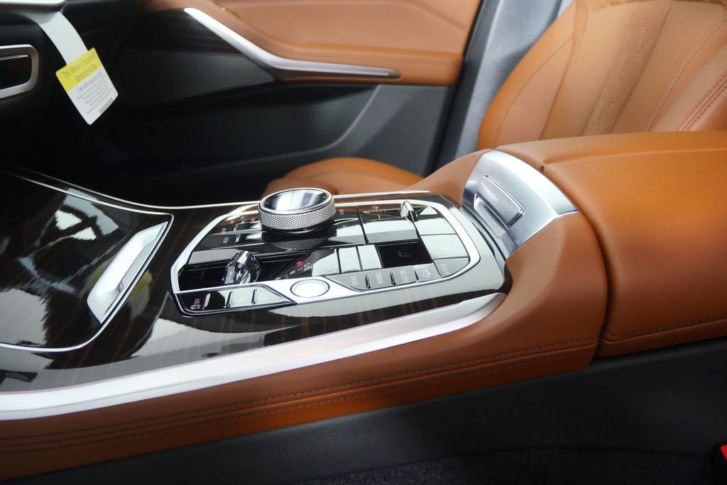 New 2026 Dravit Grey Metallic BMW xDrive50e image 21