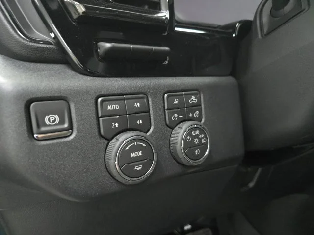 2026 Chevrolet Silverado 2500 HD ZR2 - Photo 17