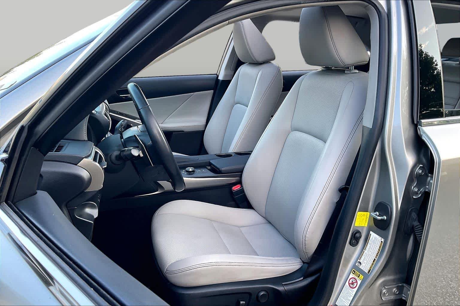 Used 2016 Atomic Silver Lexus  image 8