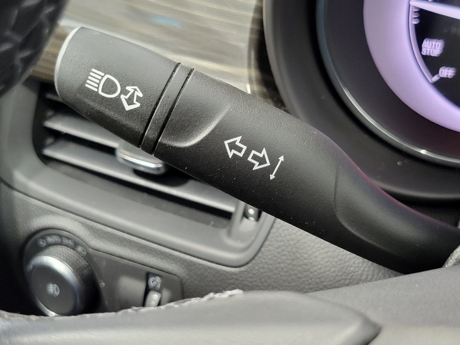 Used 2020 Blue Buick Essence image 18