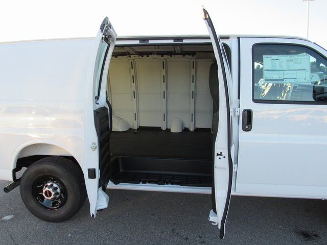 2025 GMC Savana Cargo Work Van - Photo 22