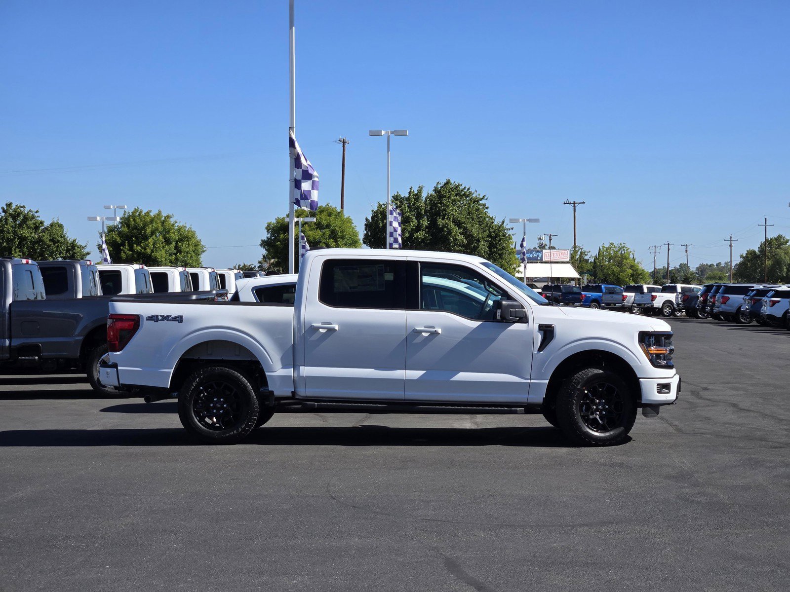 New 2026 Oxford White Ford XLT image 3