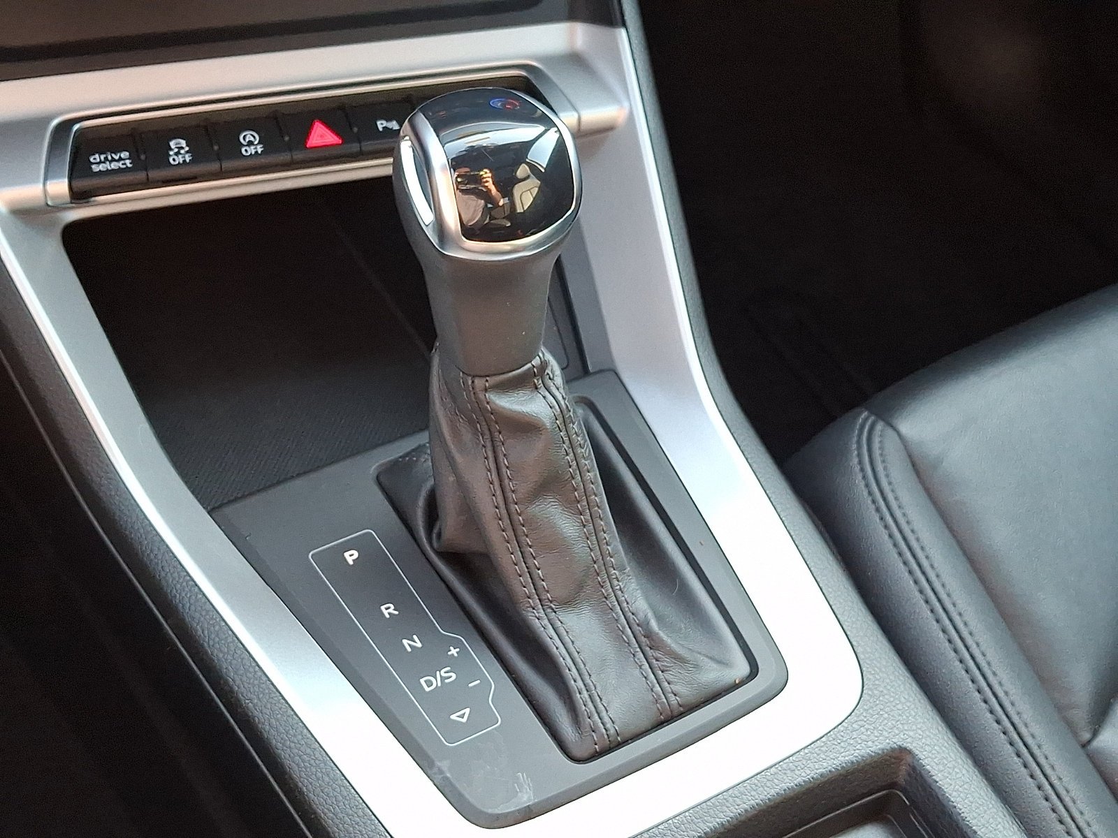 Used 2025 Red Audi S line Premium image 14