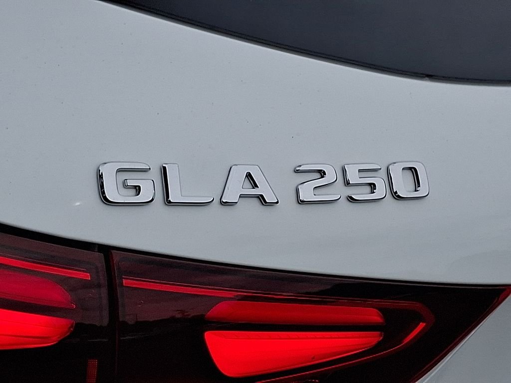 New 2026 Polar White Mercedes-Benz GLA 250 image 20