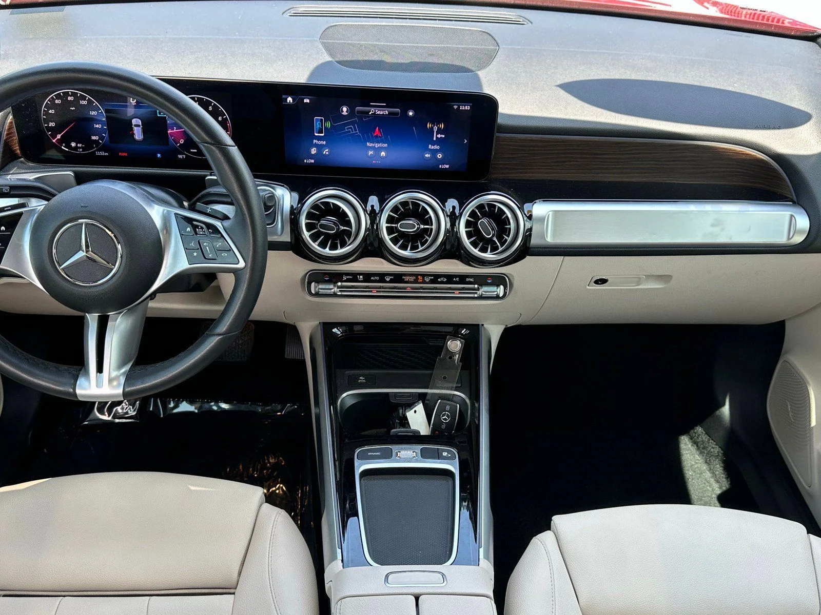 Used 2024  Mercedes-Benz GLB 250 image 15