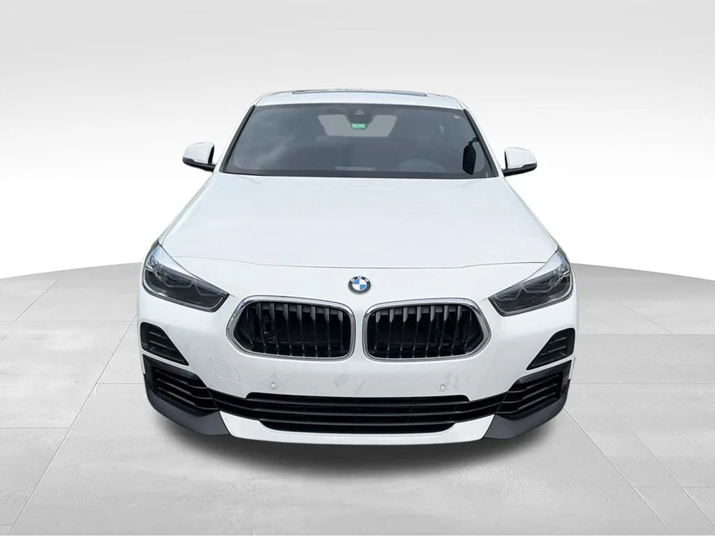 Used 2022 White BMW sDrive28i image 9