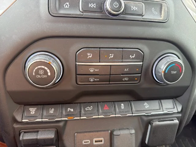 Used 2024 White Chevrolet Custom image 21