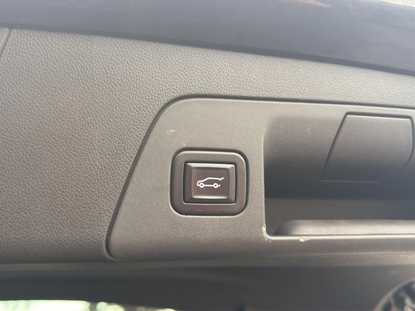 Used 2022 Ebony Twilight Metallic Buick Preferred image 8