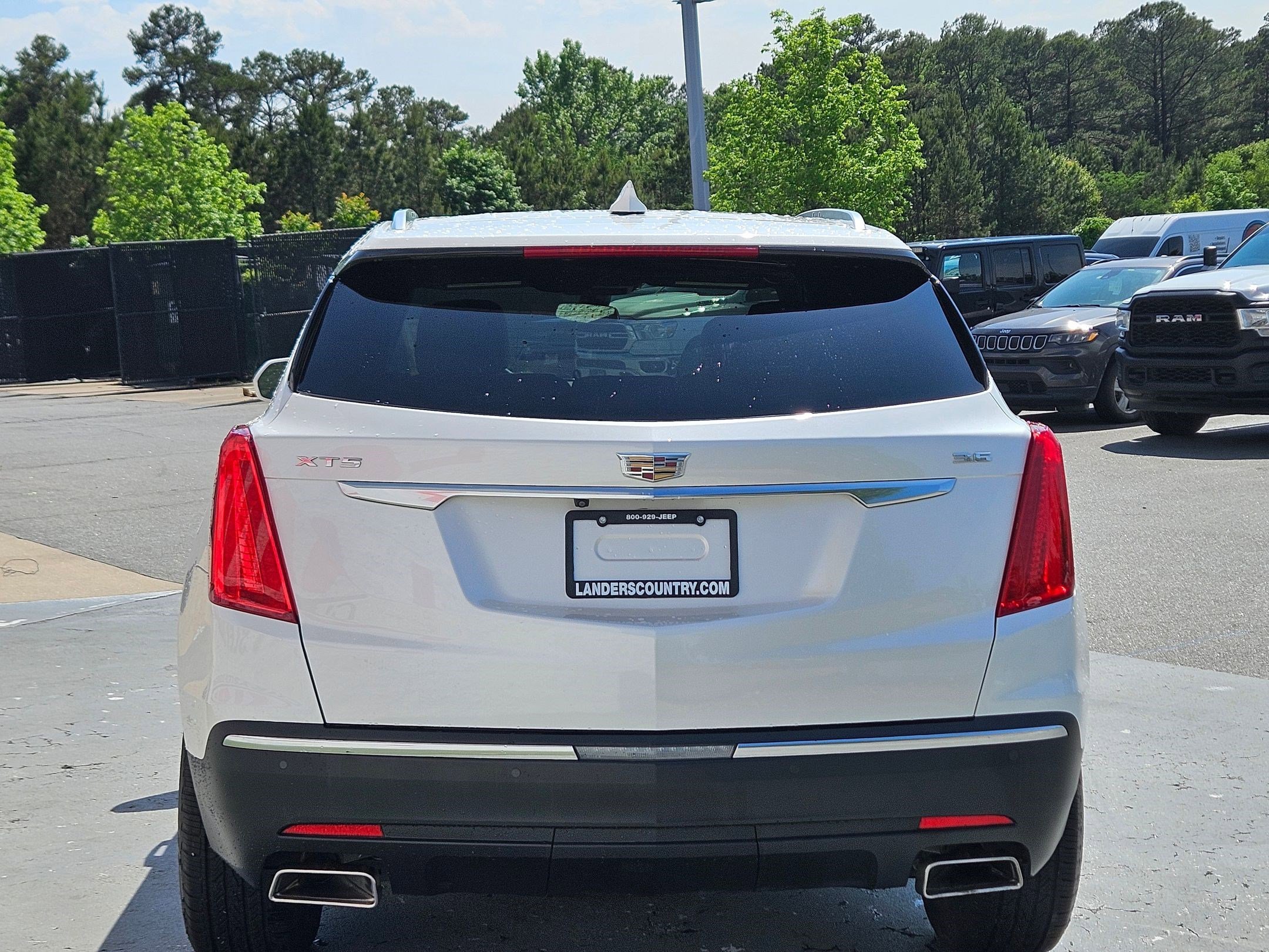 Used 2019 Crystal White Tricoat Cadillac Luxury FWD image 6