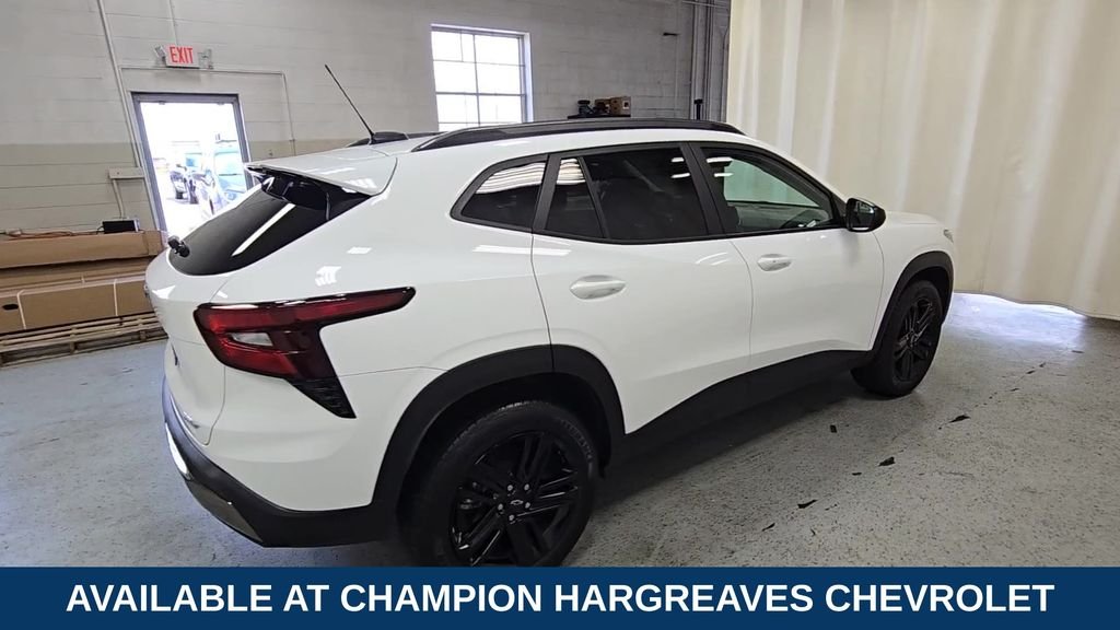 Used 2025 Summit White Chevrolet ACTIV image 11